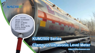 Medidor de nível ultrassônico com braçadeira externa KUM2500