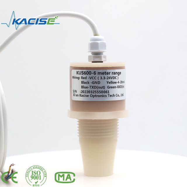 O sensor ultra-sônico KUS600 fabricado em materiais PVDF/PTFE é utilizado para medição de distância e nível do líquido.