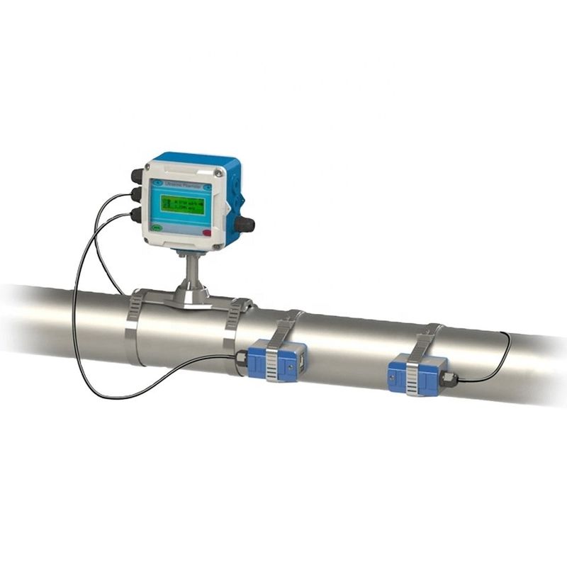 Medidor de fluxo ultrassônico digital econômico com precisão de 1,0% para tubos DN15-DN6000mm e proteção IP68
