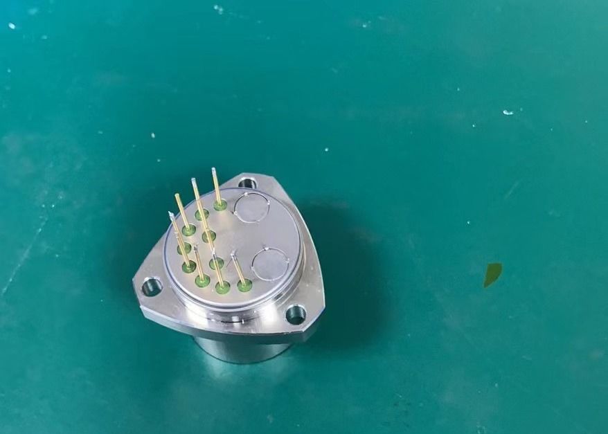 Sensor de acelerômetro flexível de quartzo da série KSJB5 de diâmetro de montagem de 25 mm com resolução < 5 μg e estabilidade a longo prazo
