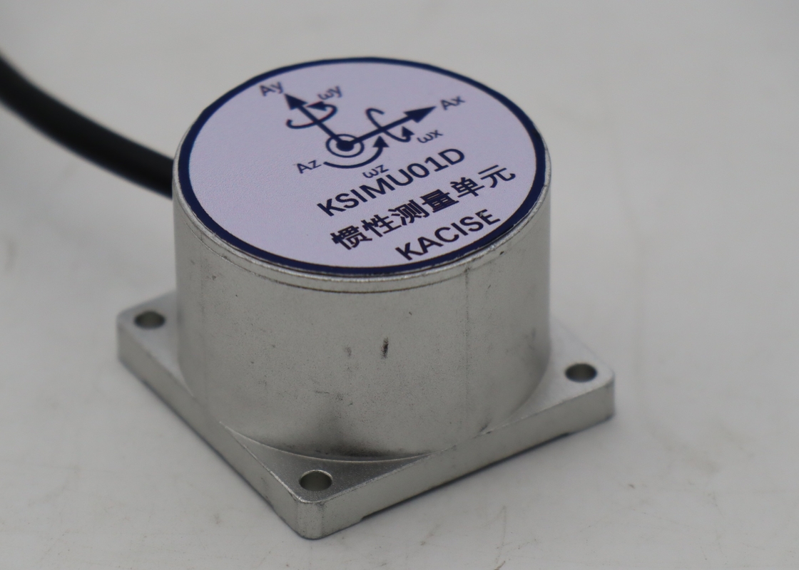 MEMS Giroscópios de três eixos para UAVs com peso inferior a 100 g com interface elétrica RS422