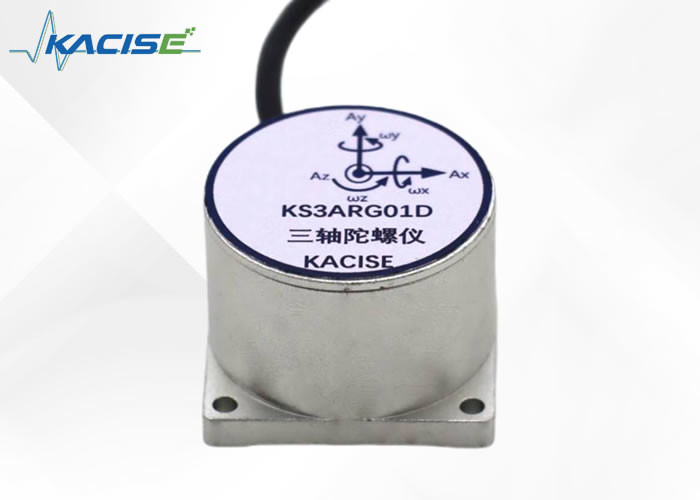 Sistemas microeletromecânicos Giroscópio com ≤0,15°/s e resolução ≤0,05°/s