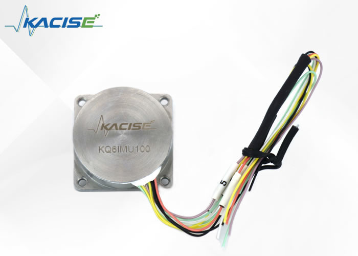 Sensor de giroscópio eletrônico de precisão para ambientes adversos com interface RS422 e tolerância a vibrações de 6,06 G