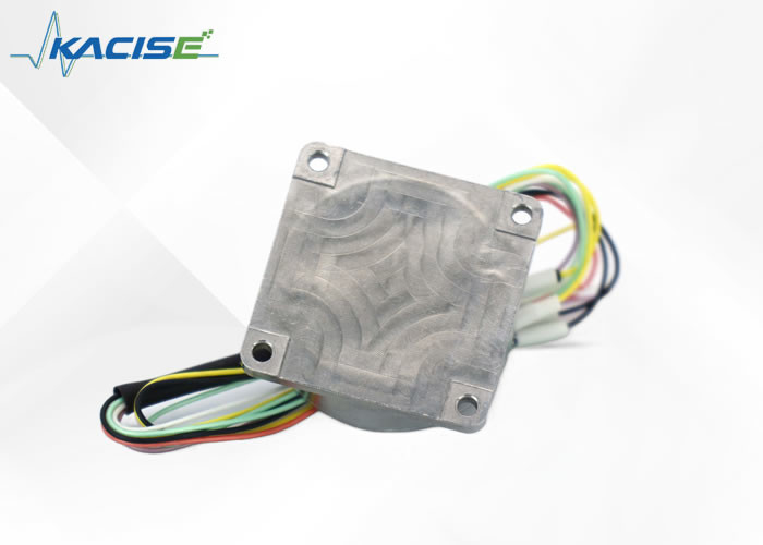 Sensor de giroscópio eletrônico de precisão para ambientes adversos com interface RS422 e tolerância a vibrações de 6,06 G