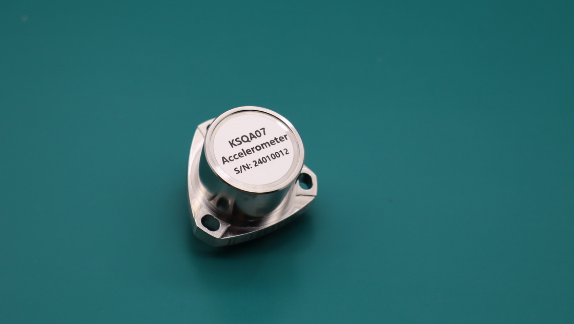 Sensor de aceleração de quartzo para unidades de medição inercial com resolução < 1 μg e sensibilidade à temperatura de bias ≤ 10 μg/°C