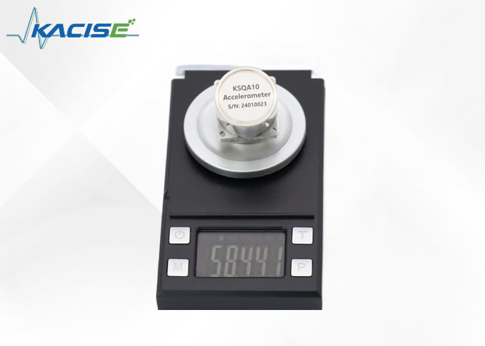 ±20 g Intervalo de entrada Sensor de acelerômetro Temperatura de operação Tensão de alimentação ±12~±18V CC