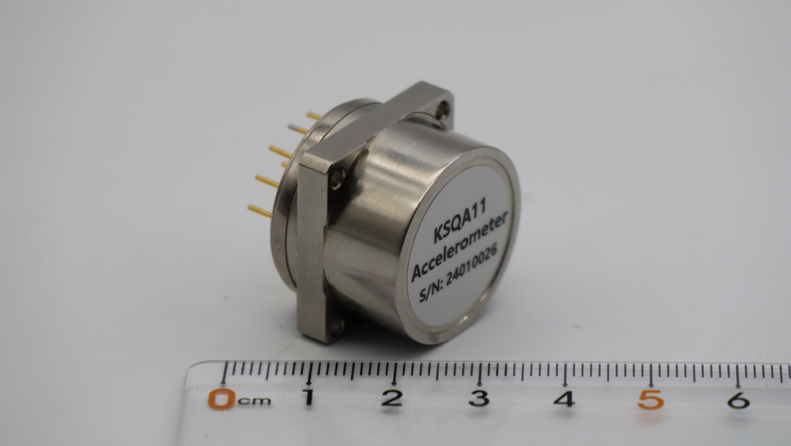 Acelerômetro de alta linearidade ≤ 40 μg/g2 para ± 30 g de amplitude de entrada em ambientes industriais