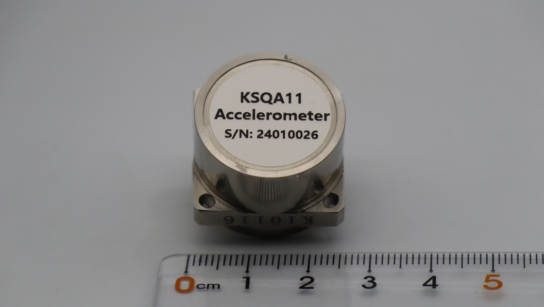 Sensor de acelerômetro linear de precisão Sensível a 80 ppm com resistência a choques até 500 g