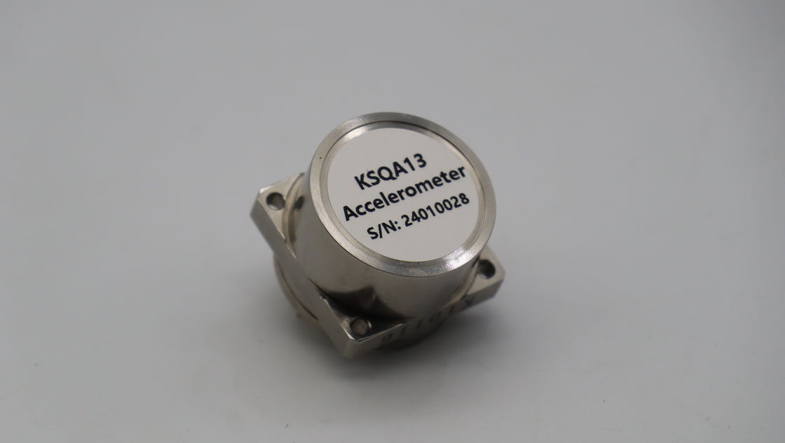 Sensor acelerômetro de resistência ao choque 500g com fator de escala de 2,3 ~ 3,5 mA/g e temperatura operacional de -45 ° C ~ + 100 ° C