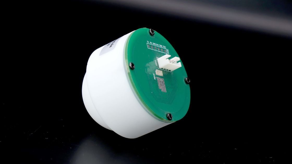 Sensor de nível de radar de frequência de 80 GHz com corrente de 12 V 30 MA e comunicação RS485 para monitoramento do nível do tanque