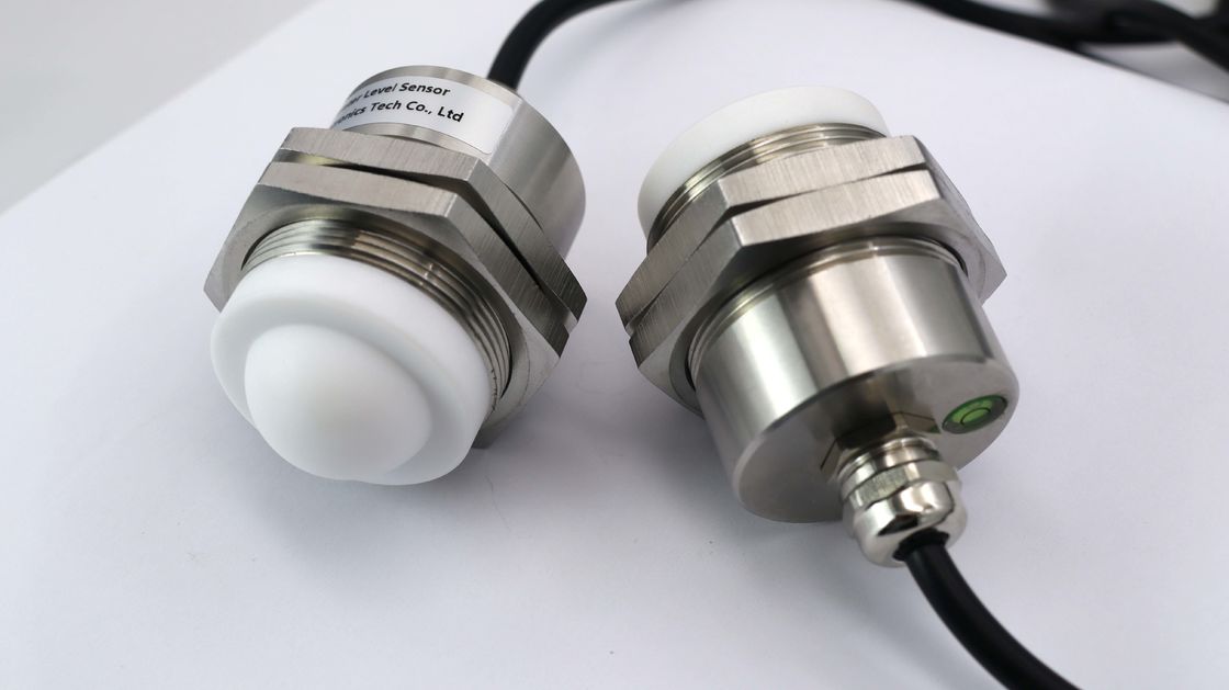 Transmissor de nível de radar de frequência de 80 GHz KWL801C com precisão de ± 2 mm e à prova d'água IP68 para detecção de nível de líquido industrial