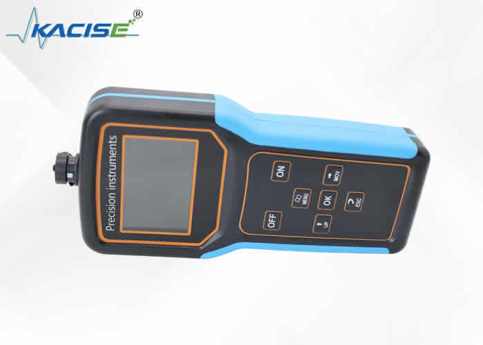 Medidor de caudal Doppler portátil com grau de proteção IP65/IP67, função de armazenamento de dados e bateria de lítio recarregável de 12 V