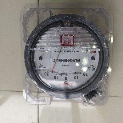 Medidor de pressão diferencial Dwyer Magnehelic 2300-60PA com faixa de 60-0-60 Pa, precisão de ±2% e gabinete IP67