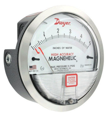 Medidor de pressão industrial da série 2000 Dwyer com precisão de ± 2%, classificação de gabinete IP67 e visor de 4 