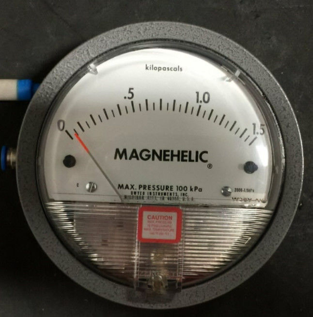 Dwyer 2000 1.5Kpa Manômetro de Pressão Diferencial Magnehelic: A Central de Medição de Precisão de 2% FS