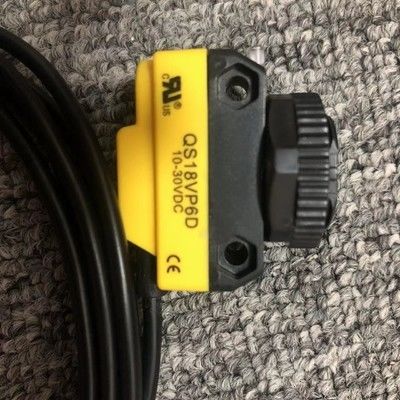 Banner QS18VP6D Sensor fotoelétrico difuso com alcance de detecção de 450 mm IP67 NEMA 6 Saída PNP nominal e complementar