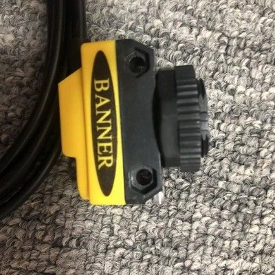 Banner QS18VP6D Sensor fotoelétrico difuso com alcance de detecção de 450 mm IP67 NEMA 6 Saída PNP nominal e complementar