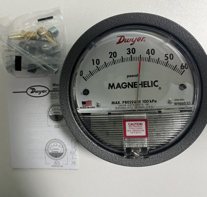 Medidor de pressão diferencial Magnehélico da série 2000 de Dwyer com precisão de ± 2% FS e movimento magnético sem atrito para aplicações de 20 a 140 °F