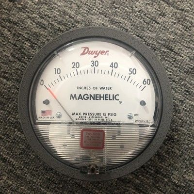 Medidor de pressão diferencial magnehélico da série 2000 com operação mecânica IP67 e precisão FS de ± 1%