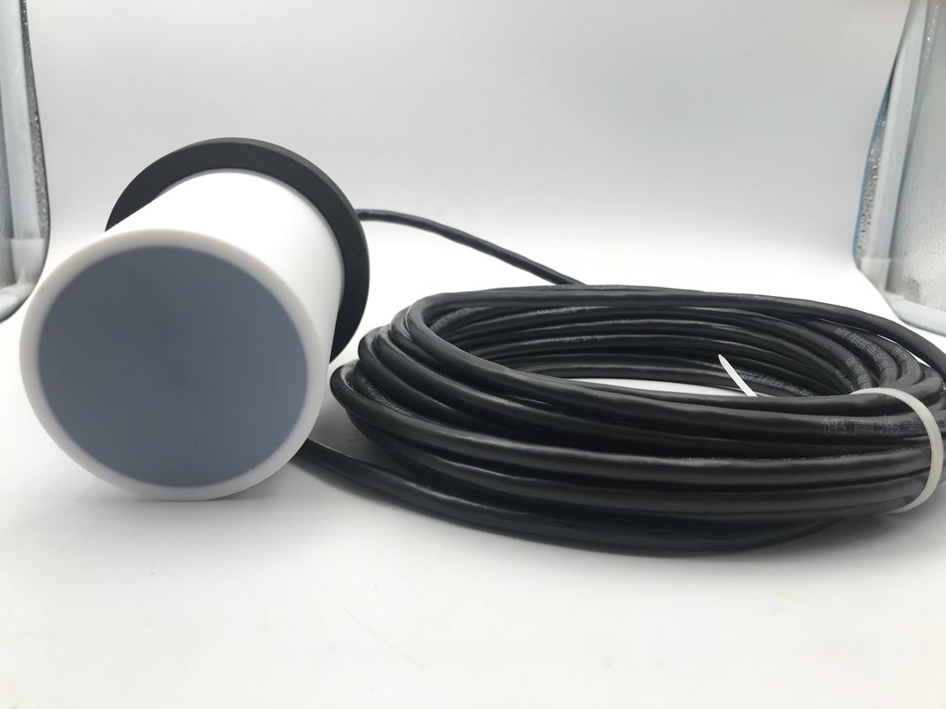 Sensor ultrassônico à prova d'água IP68 com material de carcaça de PTFE e faixa de 0,5 - 12m para medição de nível