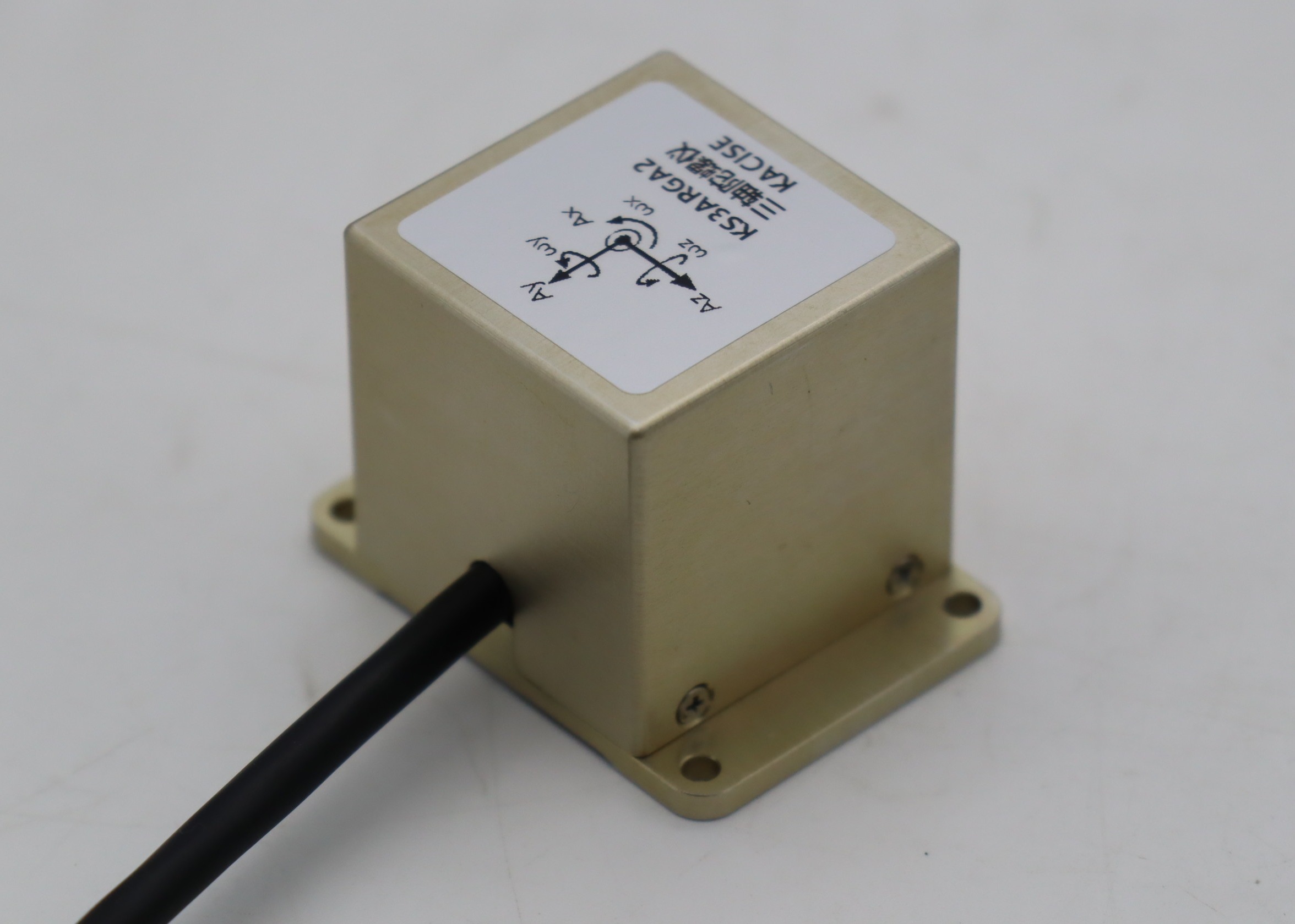 Sensor de giroscópio MEMS com estabilidade de viés e sensibilidade de valor G &lt; 0,02